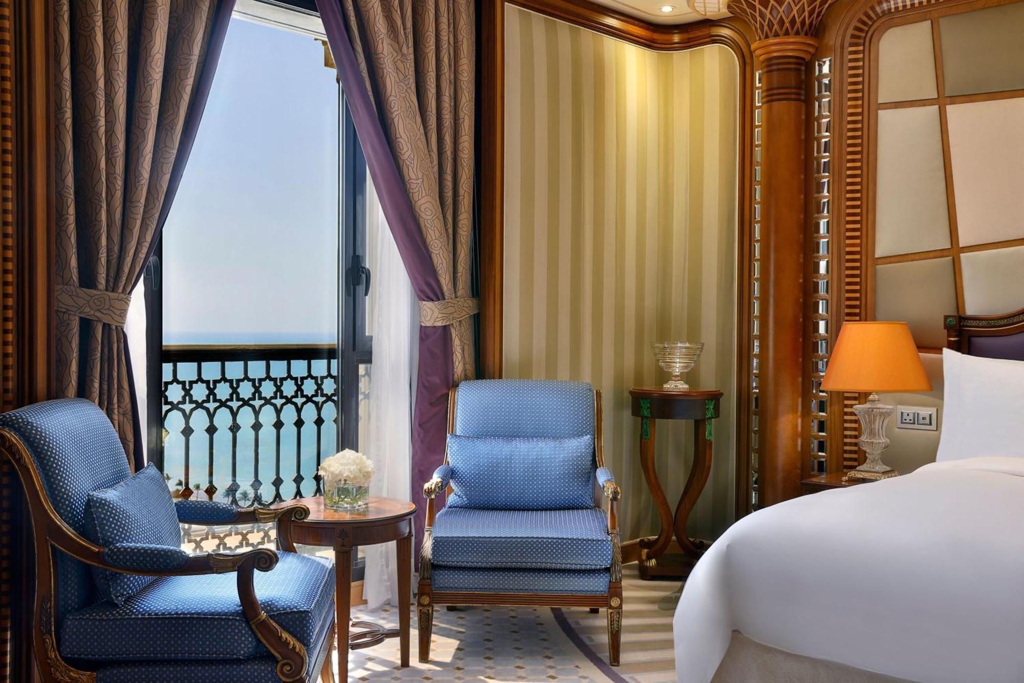 Hotel The Ritz-Carlton Džidda Exteriér fotografie A room at the Four Seasons Hotel, Cairo