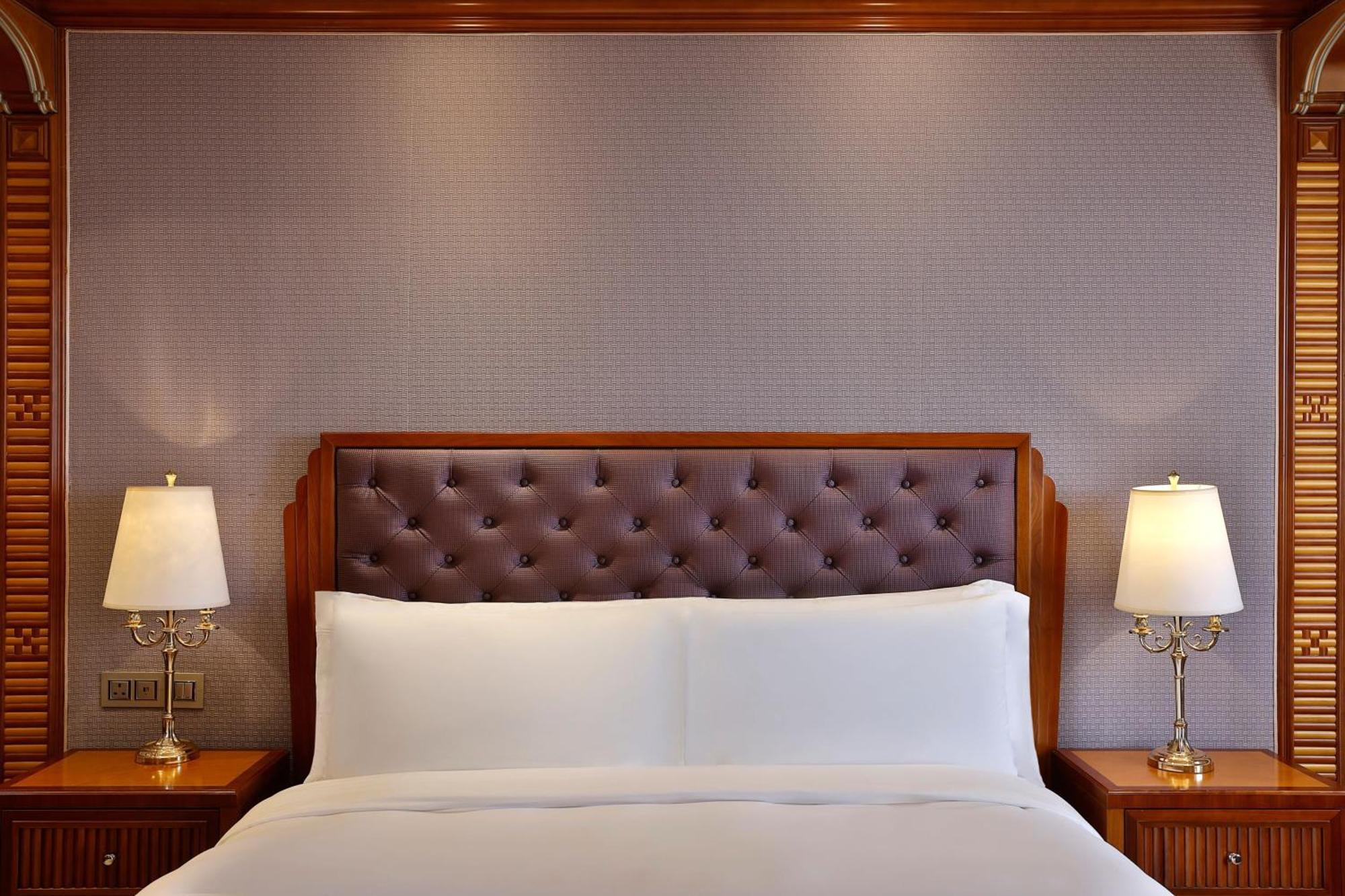 Hotel The Ritz-Carlton Džidda Exteriér fotografie A bed with a headboard