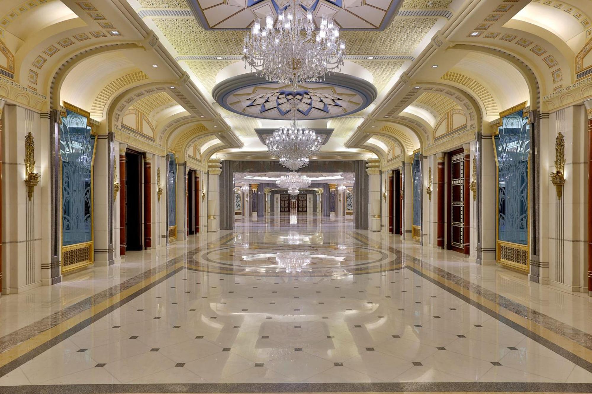 Hotel The Ritz-Carlton Džidda Exteriér fotografie The interior of the hotel
