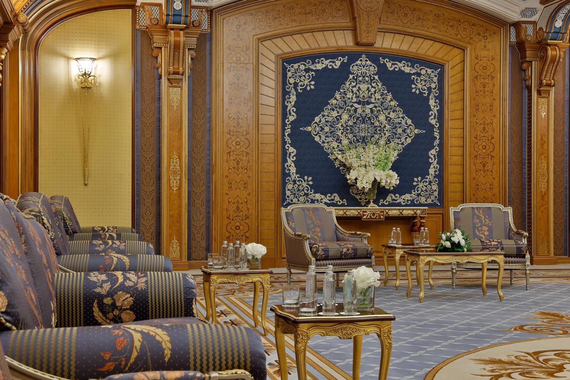 Hotel The Ritz-Carlton Džidda Exteriér fotografie The interior of the hotel